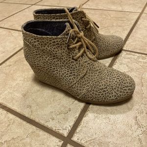 Toms wedge leopard print size 8